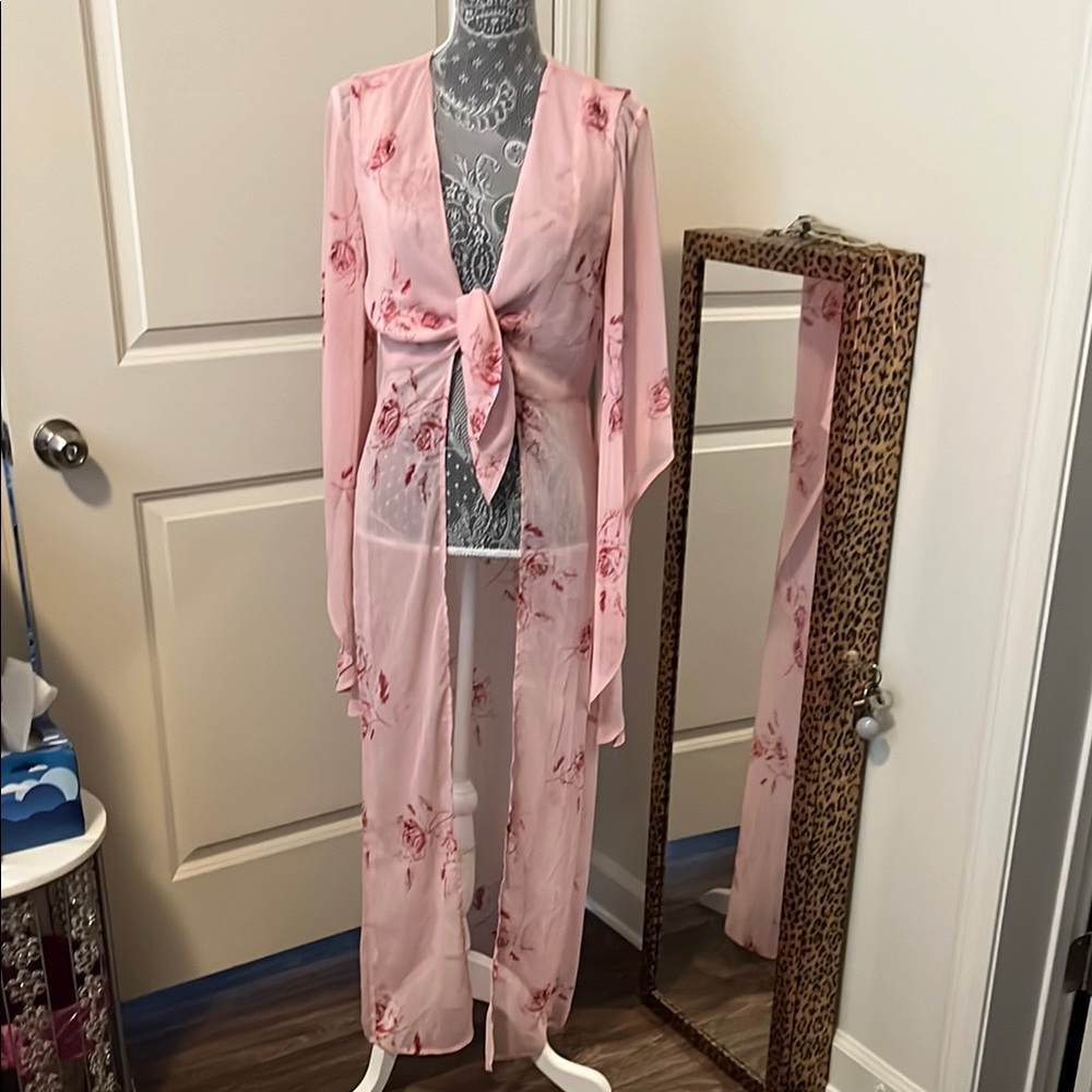 House of Harlow revolve, duster, kimono 1960 Sheer Pink Floral Robe